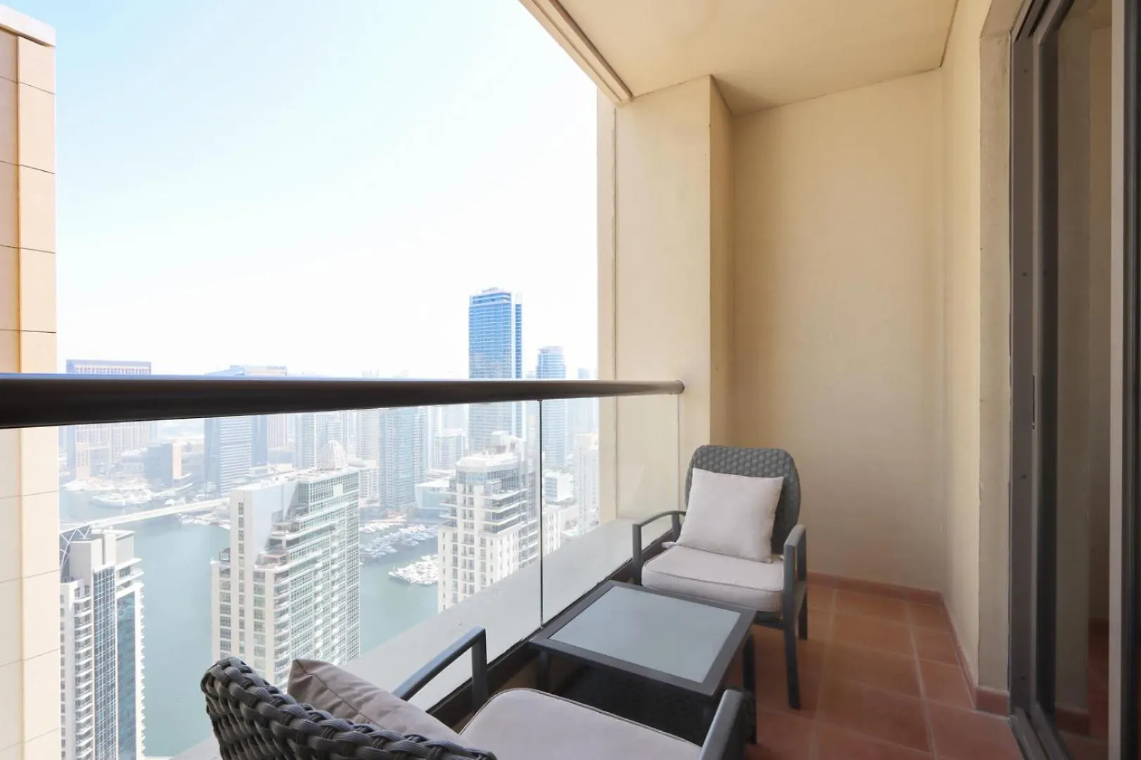 Livbnb- Stylish 2Bhk In Jbr Beach Access Dubai Apartment